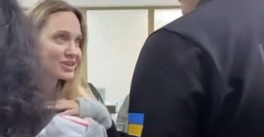 Анджеліна Джолі розповіла про візит до України: акторка описала життя під загрозою дронів