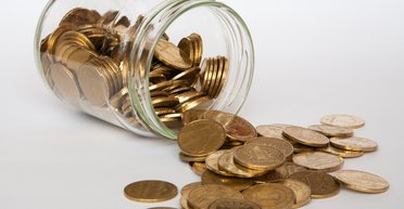 Мінус 27 мільярдів за січень. Чому українці почали знімати більше грошей із банківських рахунків