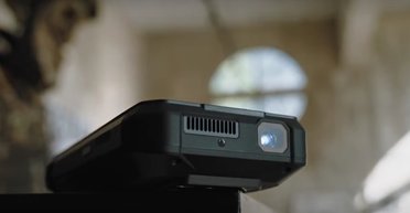 Смартфон-проєктор замість телевізора: як можна використовувати Unihertz Tank 3 Pro (відео)