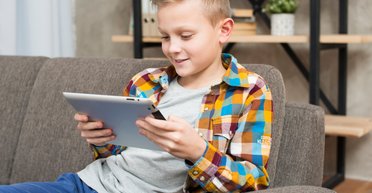 Вакансия на миллион: семья ищет кандидата, который воспитает из их сына джентльмена (фото)