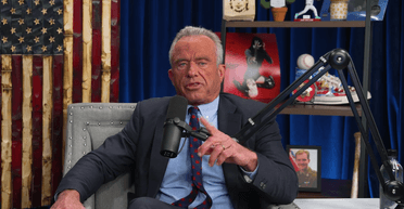 "Я не боюсь микробов": глава Минздрава США Кеннеди-младший признался, что "нюхал кокаин с унитазов"