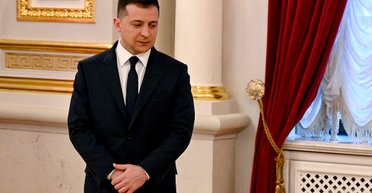 Атака на Ермака, массовые протесты и борьба с COVID: год испытаний президента Зеленского