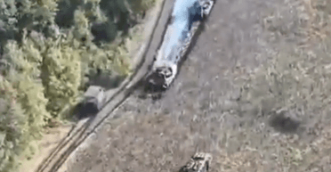 Самый близкий танковый бой: украинские танкисты в упор уничтожили бронетранспортер РФ (видео)