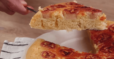 Банановий пиріг на сковороді: рецепт десерту нашвидкуруч