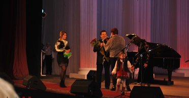 Как праздновали 23 февраля в Донецке, – The Guardian