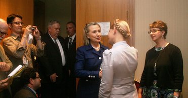 Изображая жертву. Повторит ли Юлия Тимошенко судьбу Хиллари Клинтон