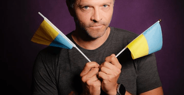 Зірка серіалу "Надприродне" подарує свій тренч тому, хто задонатить на допомогу для України