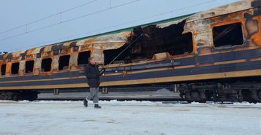 Свідоцтво злочинів ЗС РФ: знищений росіянами поїзд везуть до Києва (відео)