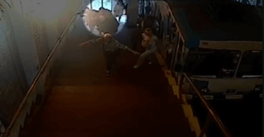 Убийство в киевском фуникулере: появилось видео нападения силовика на подростка (видео)