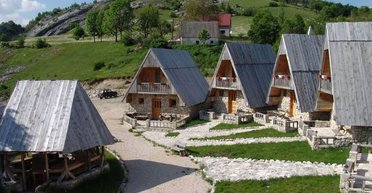 Втеча з великого міста. Чому все більше колишніх містян переїжджають у село