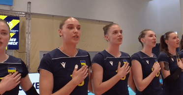 Не включили гимн: сборная Украины по волейболу самостоятельно спела "Ще не вмерла Украина" (видео)