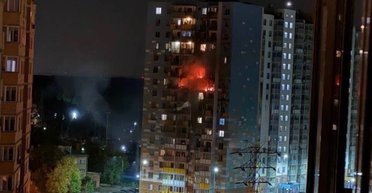 Дрон влучив у багатоповерхівку, скасовано авіарейси: БПЛА масово атакували Москву (фото, відео)