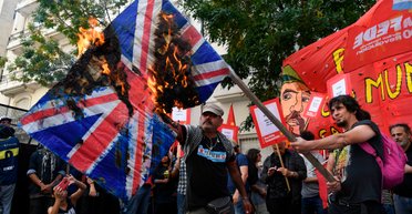 Подвійний удар. Поки Москва б'є по Українї, Китай відбирає території в Британії