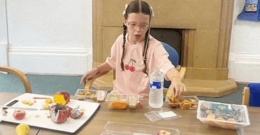 Дівчина сім років не могла їсти нічого, крім курятини: її повели на гіпноз (фото)