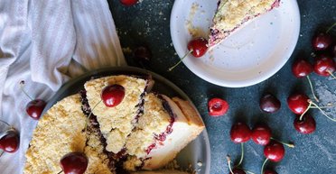 Нежный и с кислинкой: рецепт вкуснейшего пирога с вишнями