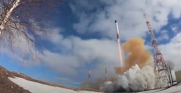 Угрожают "ядеркой": чем опасны межконтинентальные ракеты "Сармат" ВС РФ (видео)