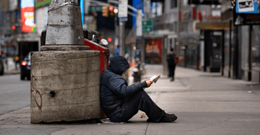 Чоловік 20 років прикидався безхатченком і глухонімим, щоб уникнути в'язниці (відео)