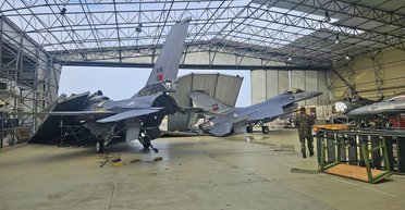 Носами в землю: потужний шторм у Португалії пошкодив два винищувачі F-16