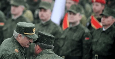 Лукашенко подписал указ о призыве офицеров запаса на военную службу: детали