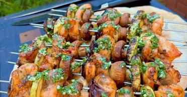 Соковитий курячий шашлик з овочами: рецепт ідеальної страви для пікніка