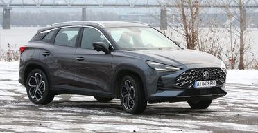 Акцент на технологии: тест-драйв нового кроссовера MG One