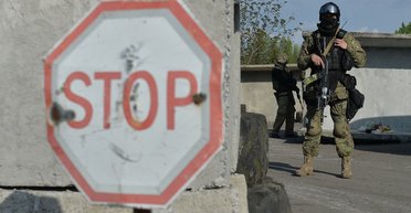 Отбирают автомобили и заставляют рыть окопы: в ЦНС рассказали о действиях ВС РФ в оккупации