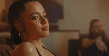 19-річна донька Анджеліни Джолі та Бреда Пітта вразила схожістю з мамою (відео)