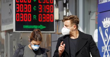 Доллар по 30 к концу года. Что ждет курс гривны и когда остановится ее девальвация