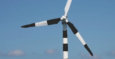 Ветряные турбины можно улучшить с помощью обычной краски: какую пользу это принесет