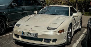 Звезда 90-х: в Киеве заметили культовый японский спорткар (фото)