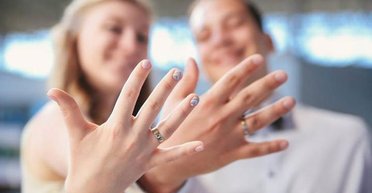 Ошибочно нажали не на ту кнопку: в Британии развели пару, которая состояла в браке 21 год