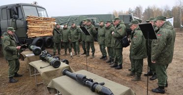 Відро із соляркою — новий комплекс активного захисту білоруських та російських танкістів (фото)