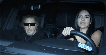 84-річного Аль Пачіно помітили на прогулянці з мамою його сина (фото)