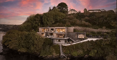 Власнику люксового маєтка світить астрономічний штраф за "дурний вчинок": що сталося (фото)