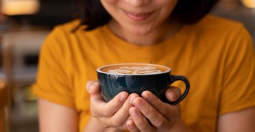 Лучше приготовить заново: почему никогда нельзя разогревать кофе в микроволновке