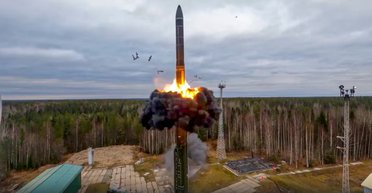 "Розіп'ятий хлопчик" та Третя світова: чи можуть люди повірити ШІ та запустити ядерні бомби