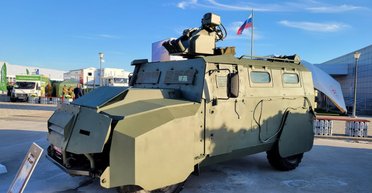 На фронте у оккупантов впервые появился броневик "Безумный Макс" (фото)