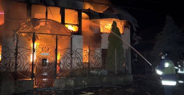 ВС РФ атаковали Запорожский район авиабомбами: ГСЧС спасла собаку из-под завалов (фото, видео)