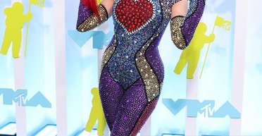 Американська телеведуча прийшла на премію MTV VMA у наряді з Aliexpress (фото)