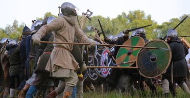 Кровожадные, грязные и в рогатых шлемах: почему о викингах существует так много ложных фактов