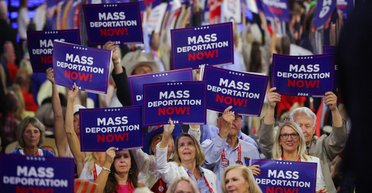 Администрация Трампа готовится депортировать в Украину эмигрантов из СССР и еще 78 человек