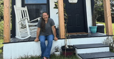 Миллионы людей завидуют: разведенная женщина живет в сарае, чтобы не платить за аренду (фото)