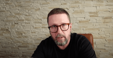 "Я в жаху": Шарій заявив, що квартиру в Києві, в якій він раніше жив, спалили (відео)