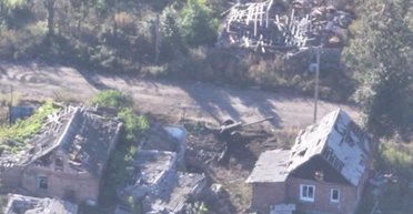 Вполювали вночі: оператори ССО дронами ефектно знищили російську гармату біля Бахмута (відео)