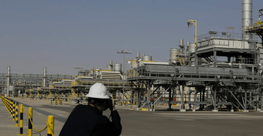 "Підпалили" ціни: як українські удари по НПЗ у Росії впливають на вартість нафти