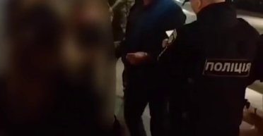 В Днепре гендиректор компании по производству окон обругал военных (фото, видео)