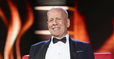 Жена тяжелобольного Брюса Уиллиса вспомнила первый симптом деменции: "Я бы не подумала"