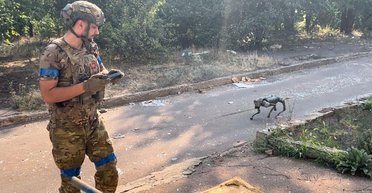 Разведывают окрестности и обнаруживают мины-ловушки: ВСУ ввели в бой в Донецкой области более 30 собак-роботов