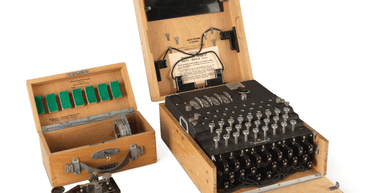 Редкая модель: знаменитую шифровальную машину продали на аукционе за бешеные деньги (видео)