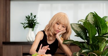 Вся на нервах: 3 вещи, которые нужно сделать, если стресс убивает аппетит